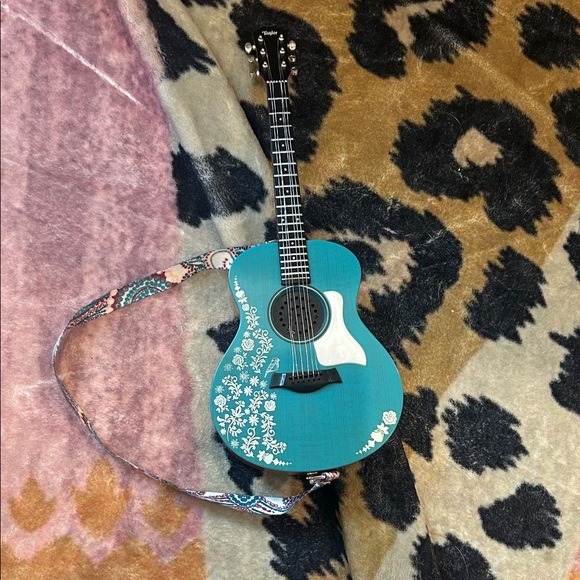 Discontinued American Girl Guitar with Speaker - Picture 1 of 2